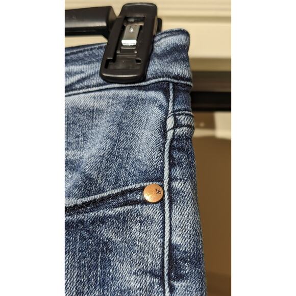 Judy Blue Los Angeles Relaxed Fit Shredded Back Pocket Raw Hem Jean Sz 7/28 - Picture 11 of 15